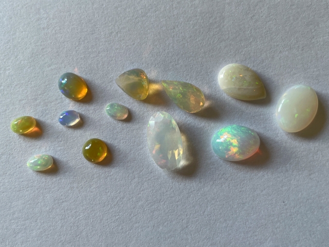 オパール（蛋白石/たんぱくせき）-Opal