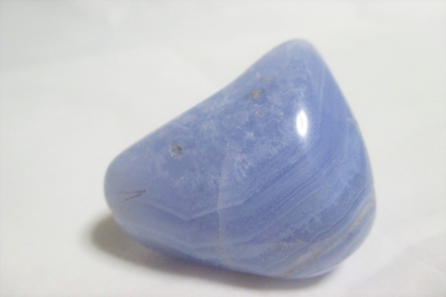 ブルーレースアゲート（空色縞瑪瑙）- Bluelace Agate