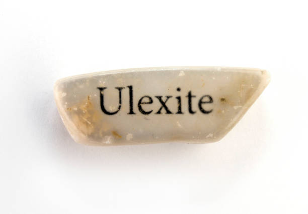 ウレキサイト（テレビ石・曹灰硼石）- Ulexite